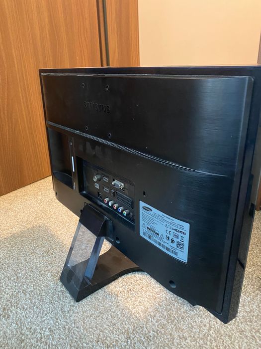 Монитор Samsung 23.6" Full HD