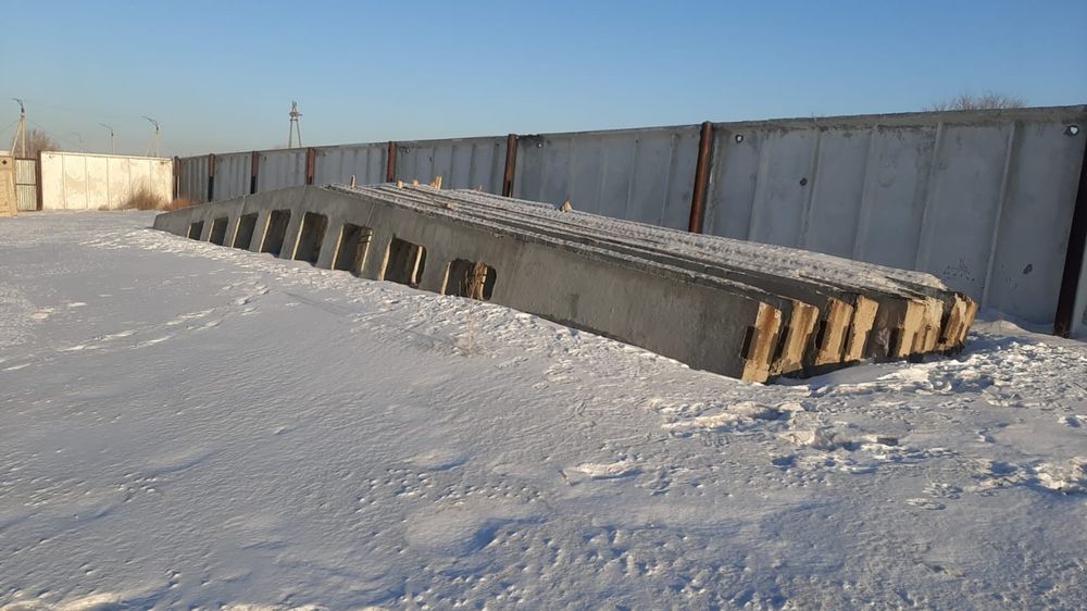 Продам Балки 18м и стойки 6,2