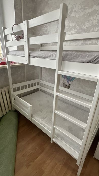 Кровать двухярусная дерево