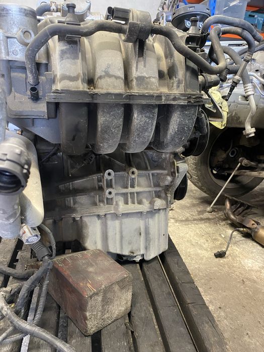 Двигател туаран  голф 51.6фси 116кс BLP отличен