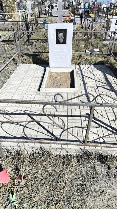 Благоустройство могил.