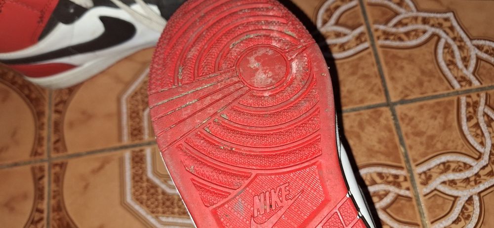 Adidasi Nike Jordan