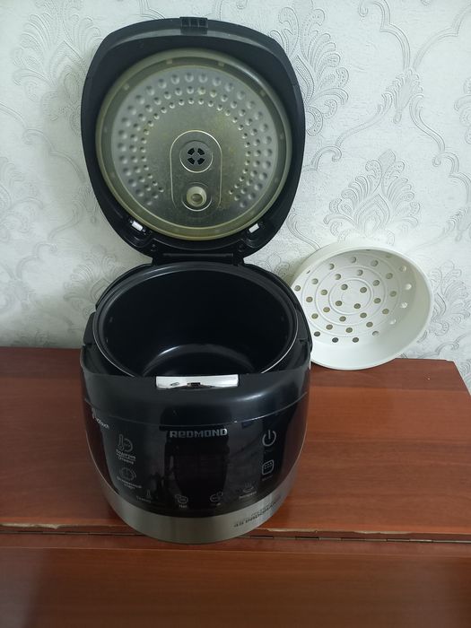 Продам Мультиварку Редмонд купили когда был хитом.