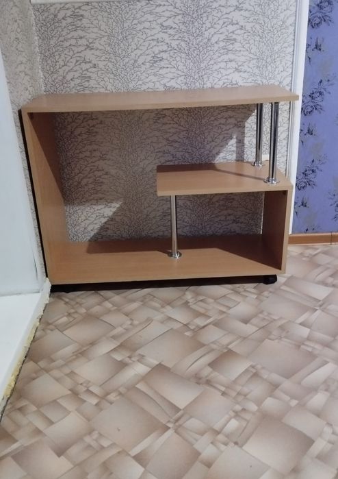 Комоды и тумба под телевизор.
