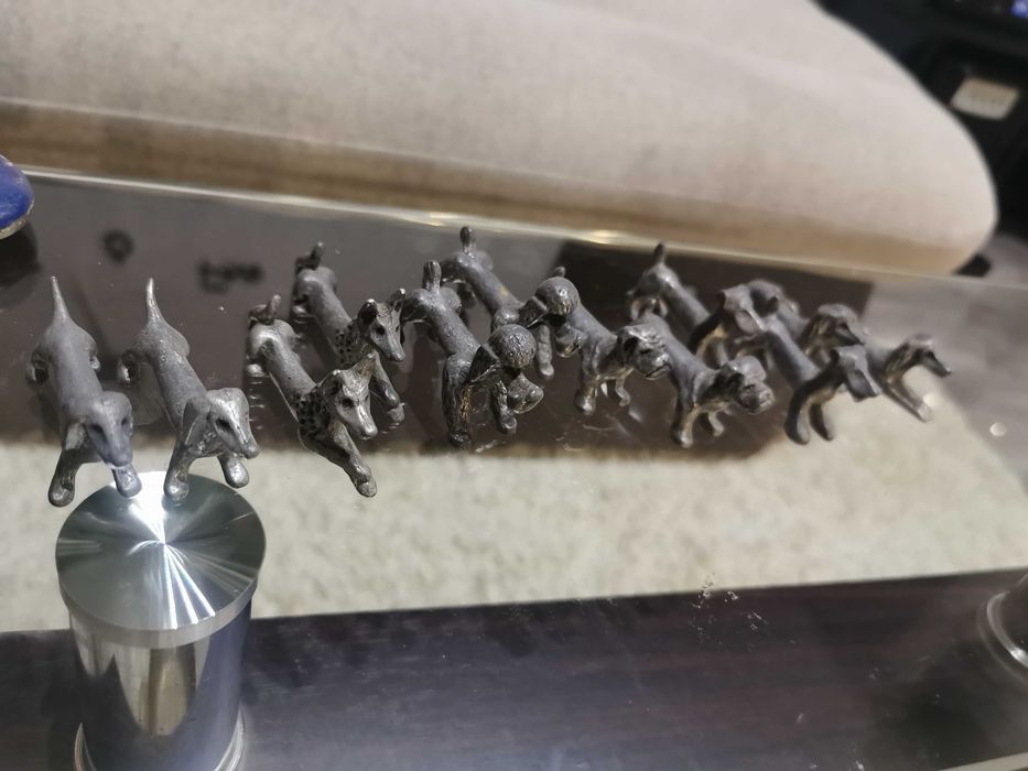 Figurine caini din Etain