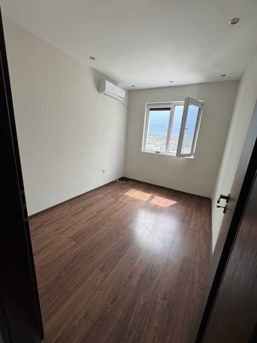 Тристаен апартамент в Южен