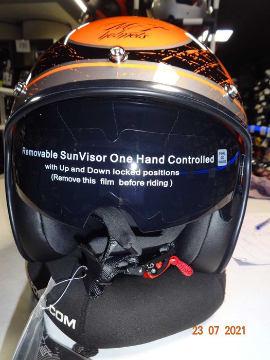 НОВО! Скутерски каски MT Helmets Le Mans скутер мото мотор
