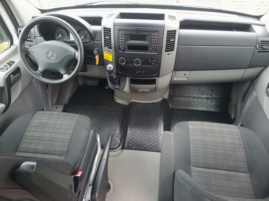 Mercedes-Benz sprinter 316 8+1 transp persoane și pers cu dizabilități