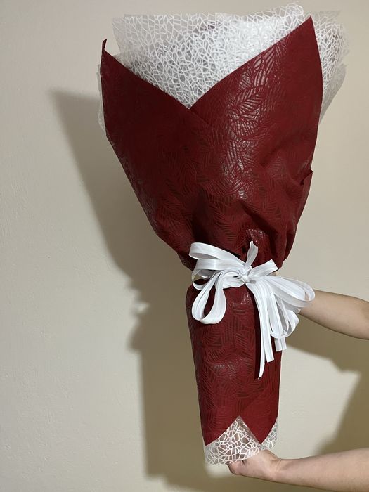 Букети от сатенени рози