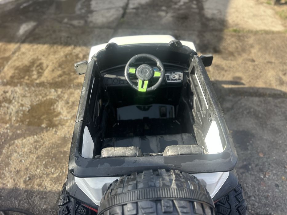 Электромашинка детсская