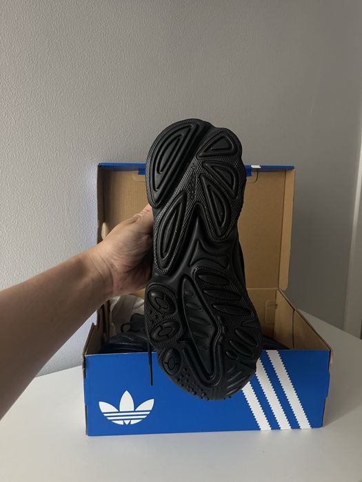 Adidasi Ozweego noi