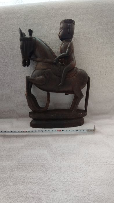 Дървена фигурка кон
