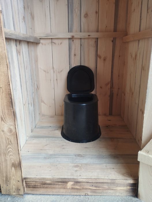 Продам уличный туалет.