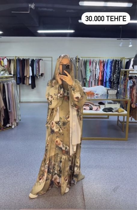 Продам платья новые с платком