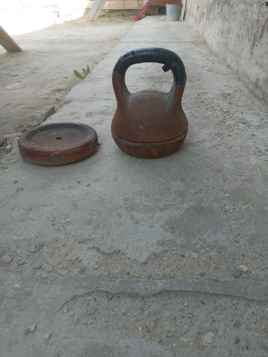 Продаётся  гиря 32кг  штанга 40кг