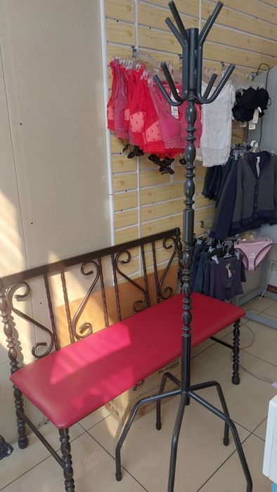 Продам  скамейку с вешалкой