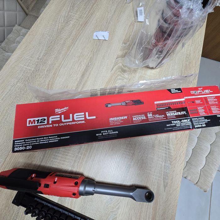Clichet milwaukee m12 cu capete interschimbabile de America