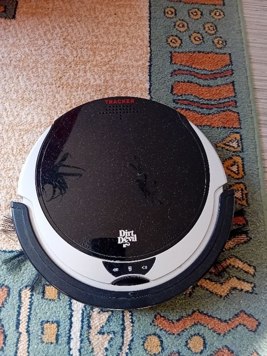 Robot aspirat podele