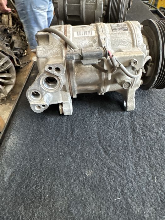 Компресор климатик за бмв ф10 ф11 ф20 ф30