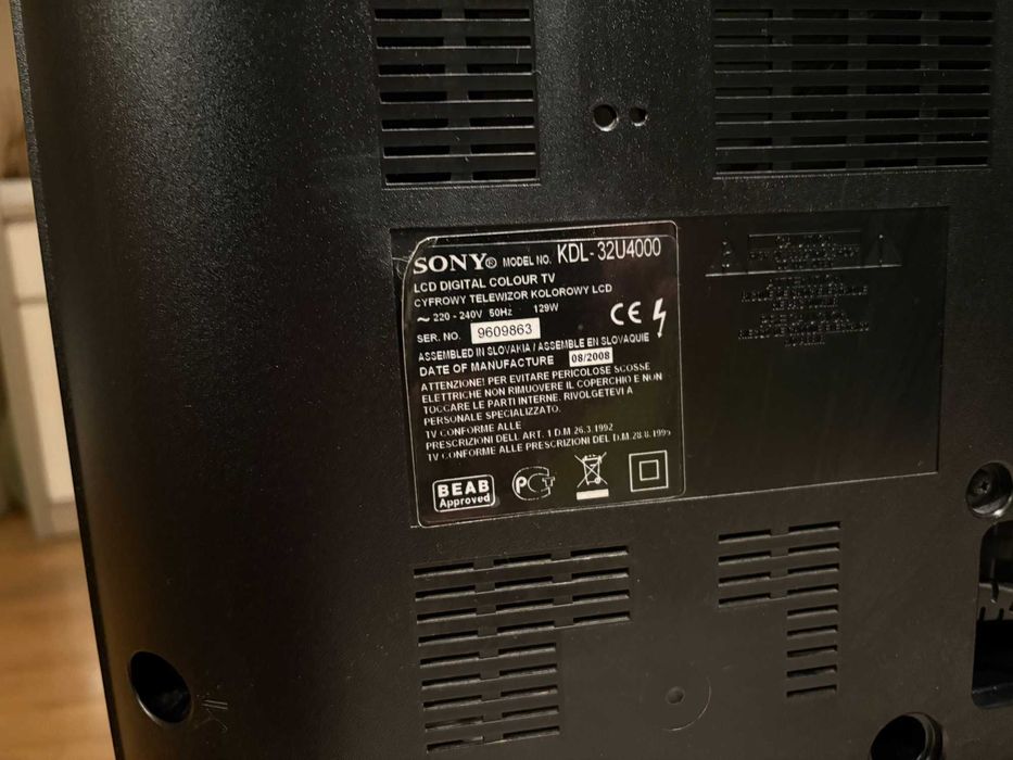 SONY BRAVIA KDL - 32U4000 LCD digital color TV
