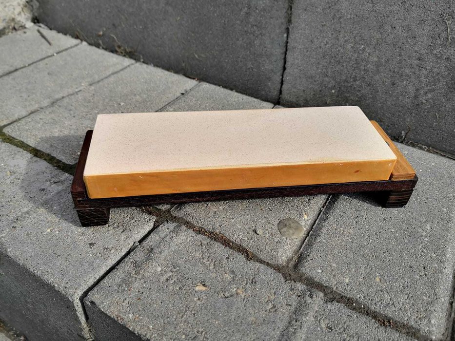 Suport universal din lemn pentru piatra de ascutit