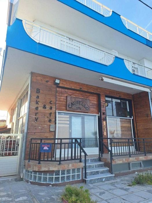 Студия с магазин за бизнес на първа линия  в Паралия Врасна, Гърция