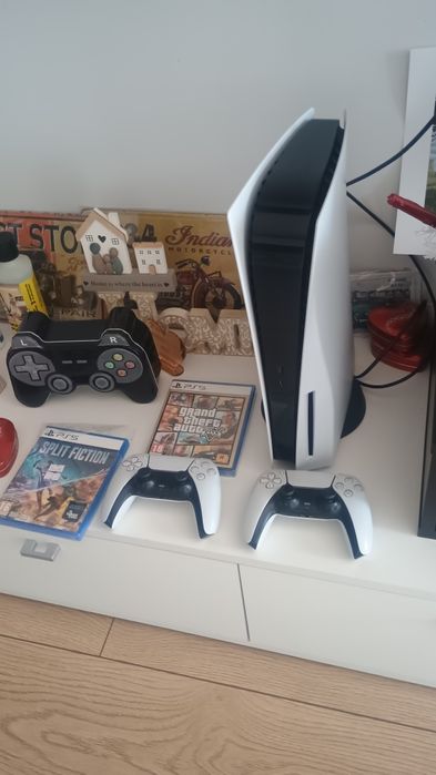 Playstation 5 disc edition с 2 контролера и 2 игри