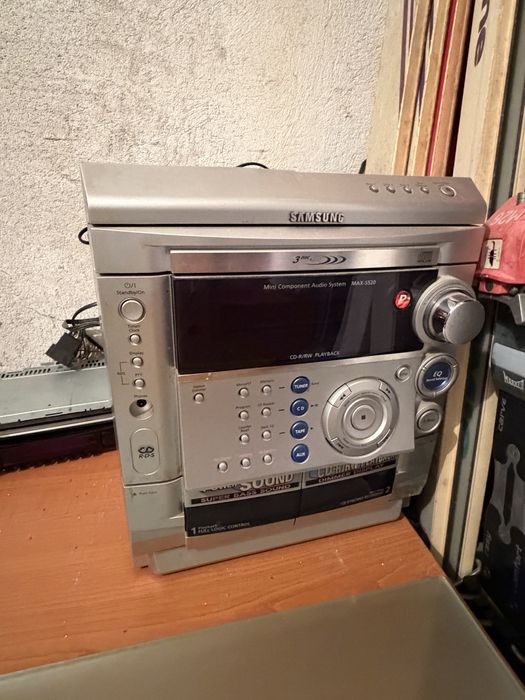 Продавам стерео уредба Samsung MAX-S520