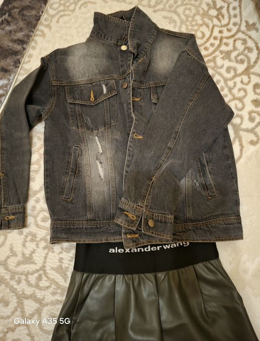 Шорты кожаные темно-зеленые, брюки черные