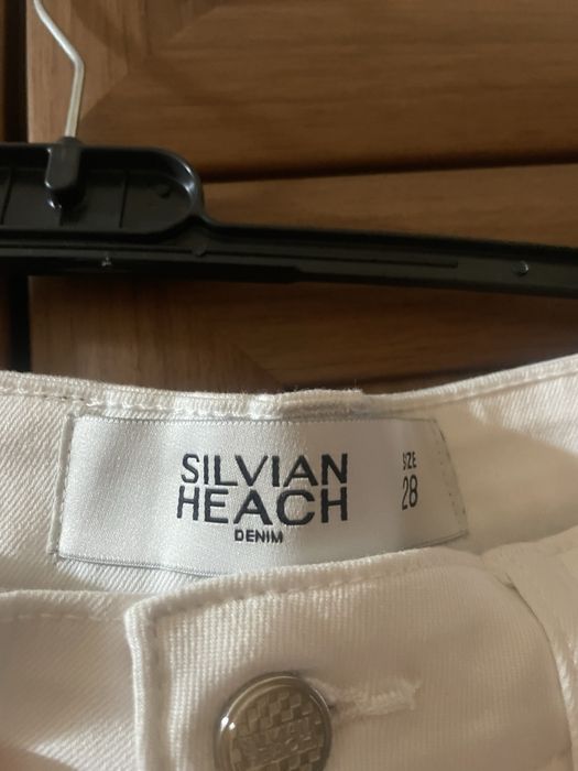 Страхотни бели дънки silvian heach