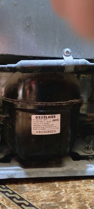 Работещ малък хладилникDaewoo FR-146R
 с оригинален компресор
