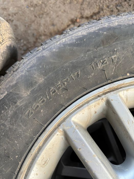 Продам резину с дисками зима  265/65/17