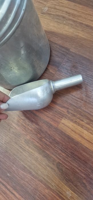 Продам две алюминиевые посудины для круп