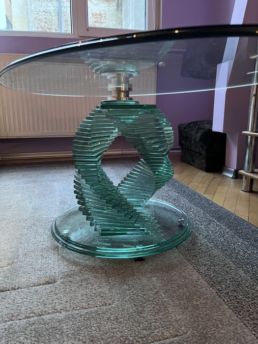 Стъклена маса за хол