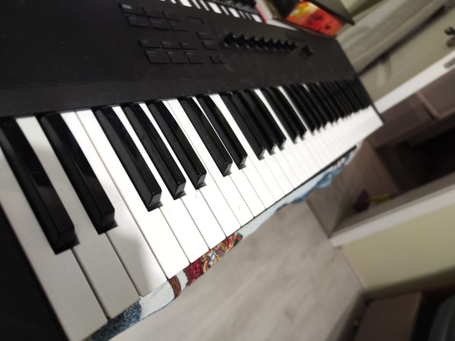 Komplete A61 Клавиатура/дигитално пиано