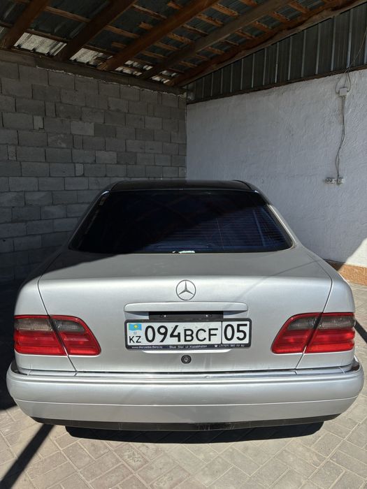 Mercedes-Benz E 320 Avangard