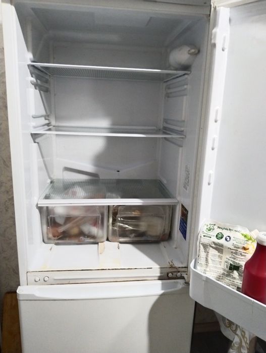 Продам холодильник Indesit
