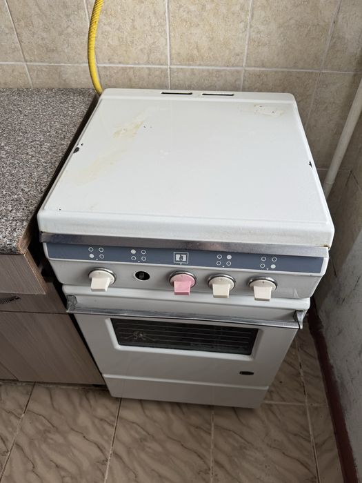 Продам газ плиту