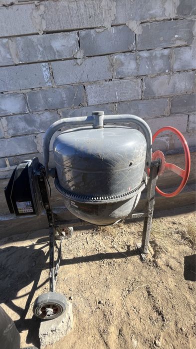 Бетономешалка 220л