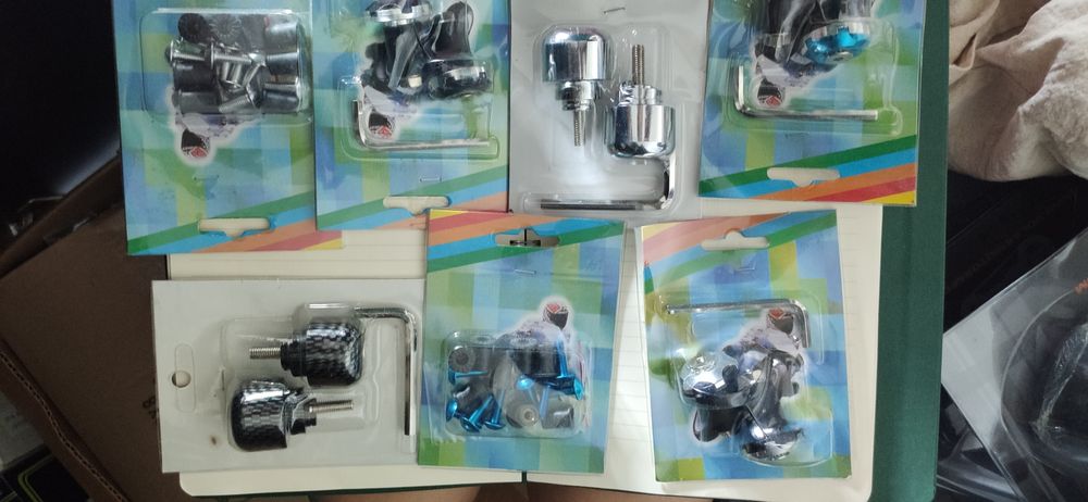 Diverse piese si parbrize motociclete. Preturi in anunt!