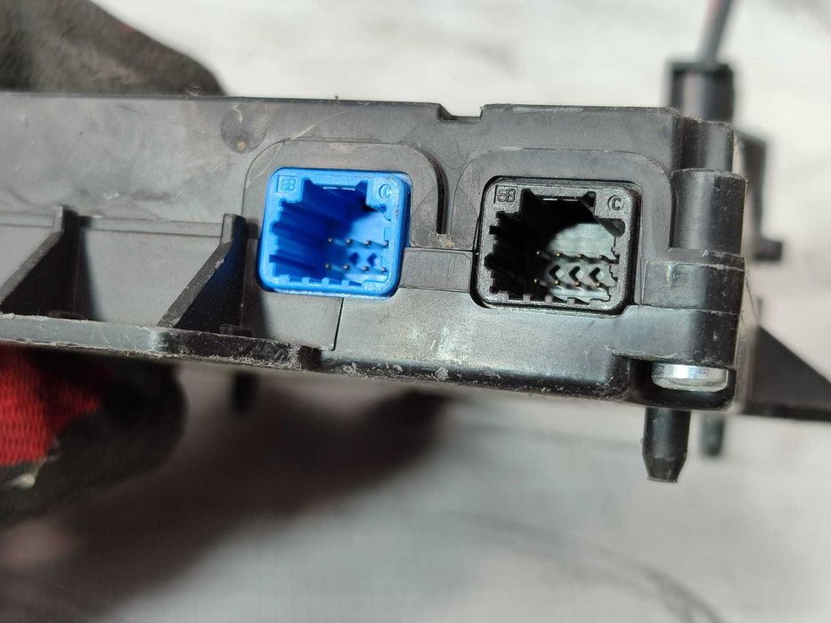 Modul control acces Keyless Go Renault Trafic III COD: 243751642R 2021 / [2014-] / (5G3)