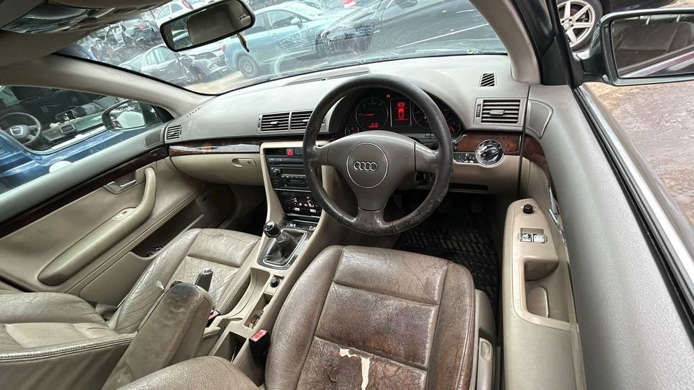 Dezmembrez Audi A4 B6 berlina an 2003 1.9 tdi 131cp