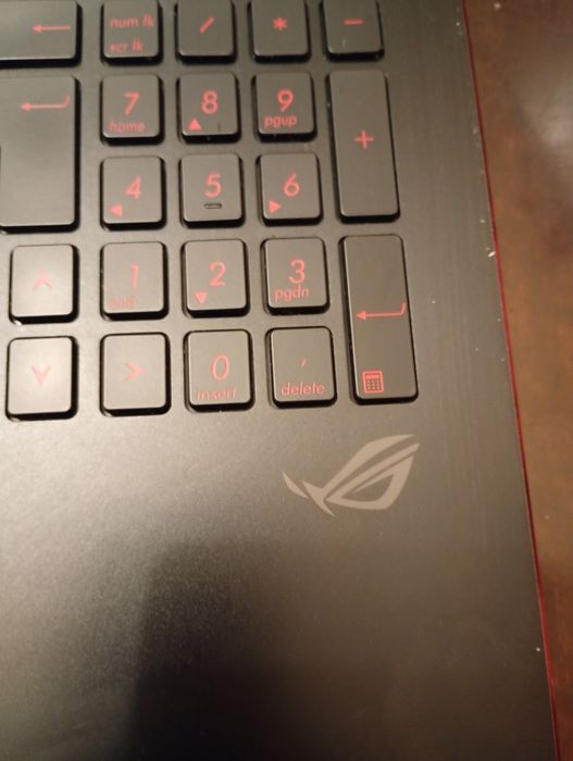 Vând laptop ASUS REPUBLIC OF GAMES i7 preț 950 lei