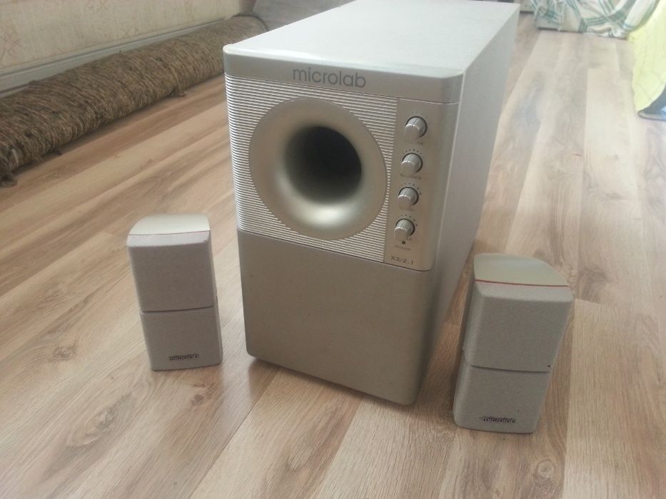 колонки Microlab X3 продается работает отлично без дефектов.