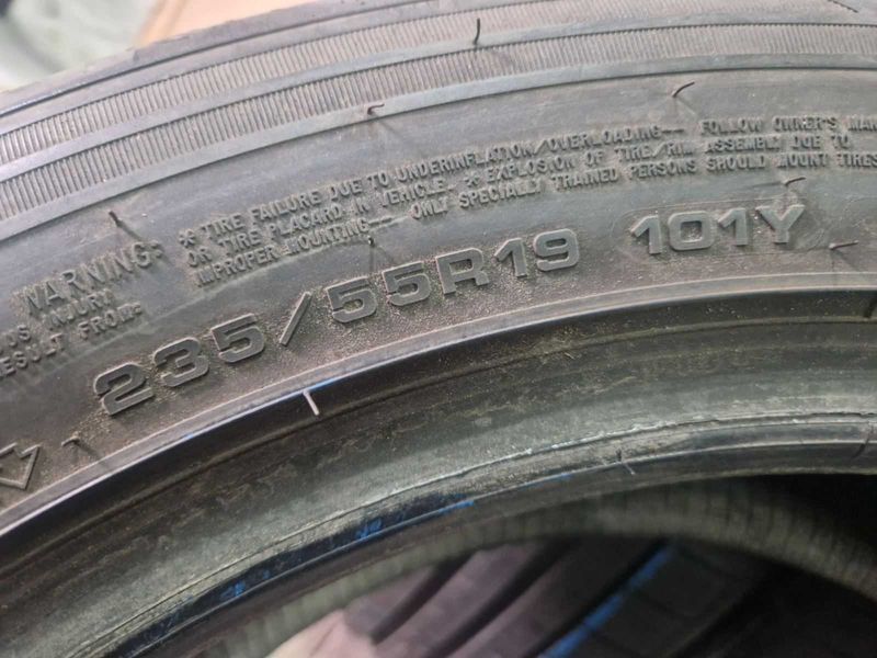 4 Goodyear R19 235/55
летни гуми DOT1817