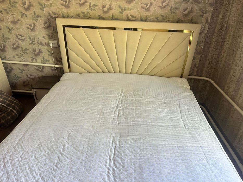 Продается кровать 180*200