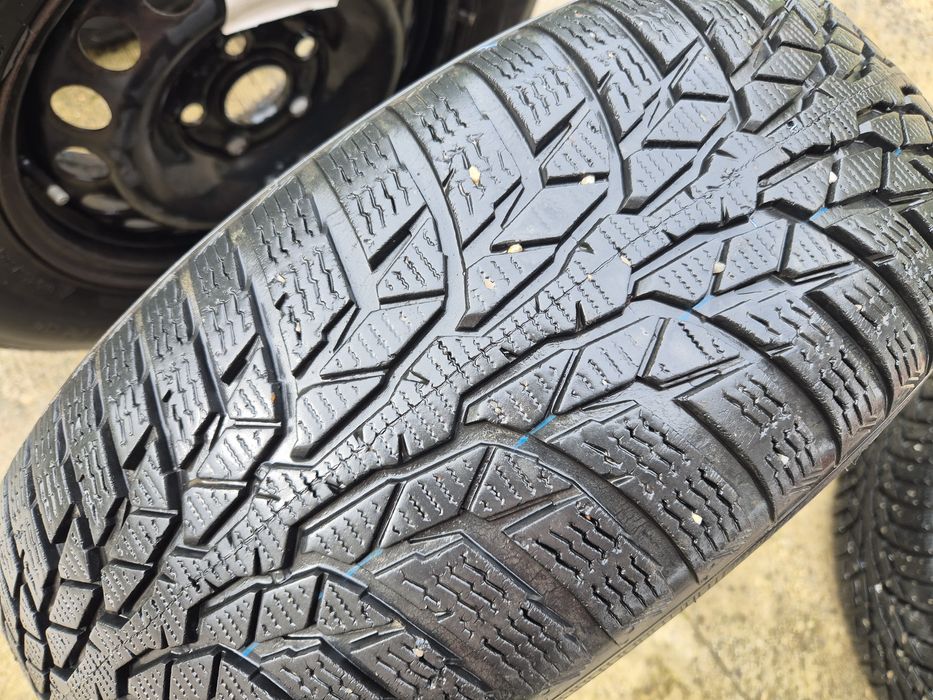 Vând roți iarna jenți tablă + anvelope Nokian