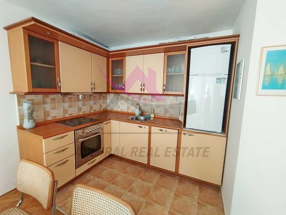 Дава се под наем Тристаен апартамент в Варна, Червен площад - 88 кв.м за 818 € - Снимка #1