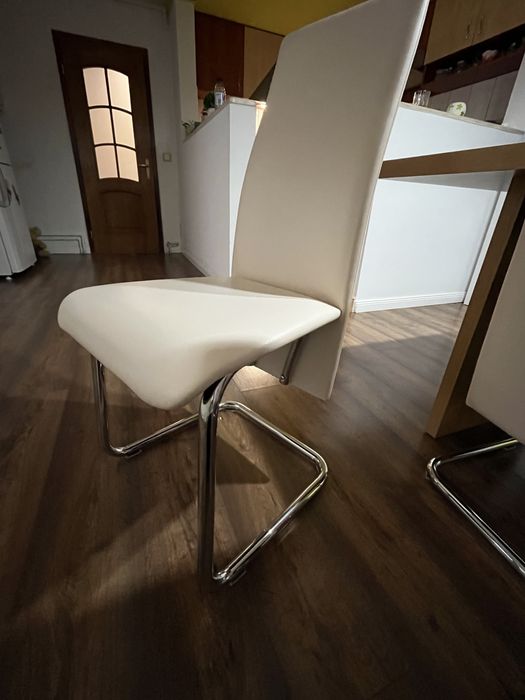 Scaun din piele ecologica