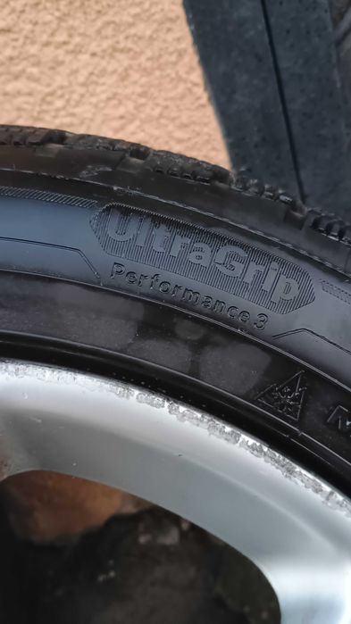 Goodyear ultra grip performance 225/50/17